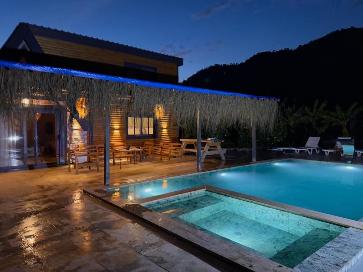 Villa With Hot Pool In